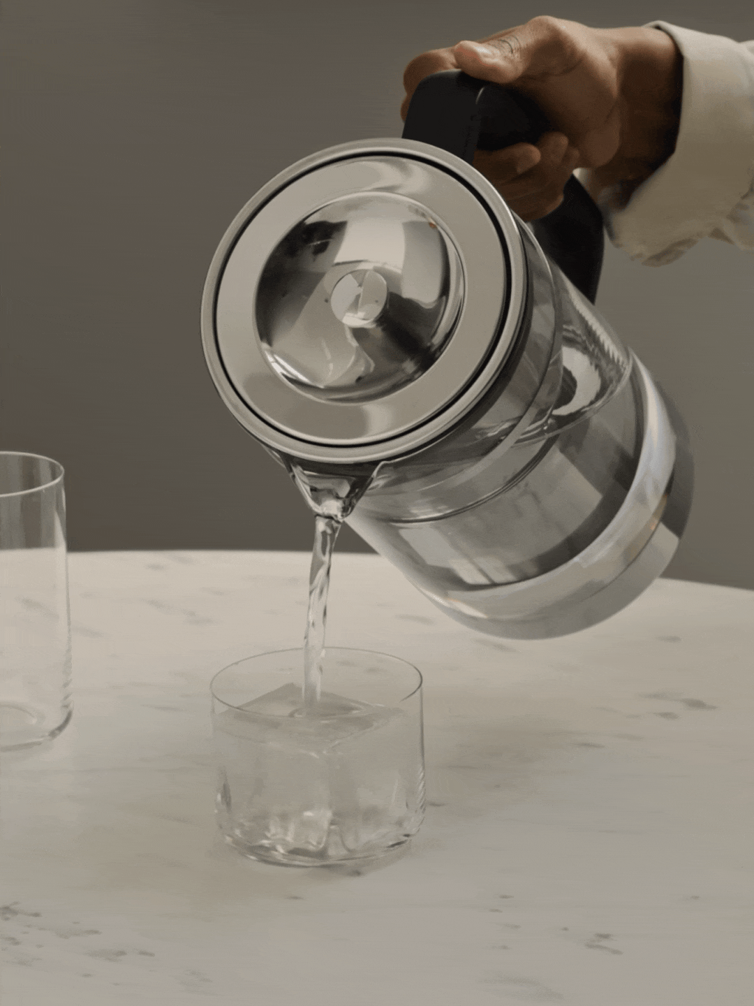 Aarke Purifier pouring water