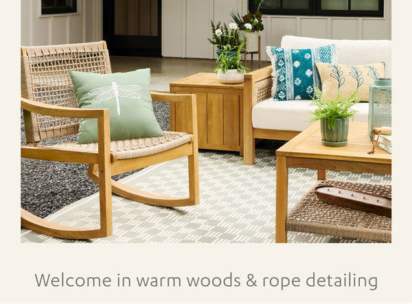 Welcome in warm woods & rope detailing.
