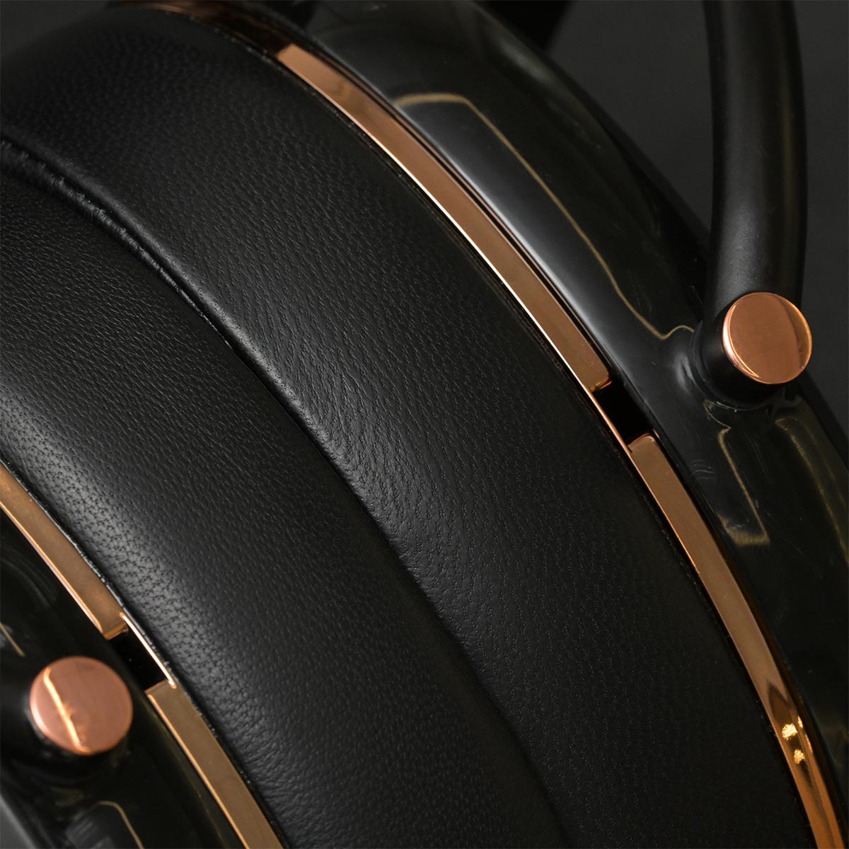 Audeze CRBN2 earpad detail