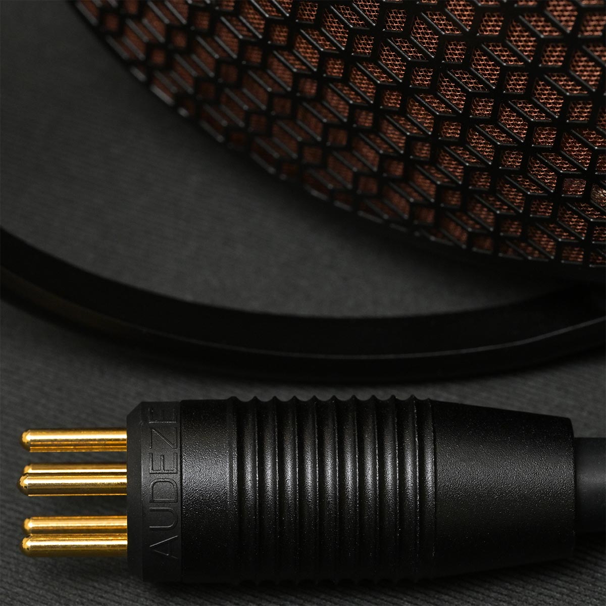 Audeze CRBN2 headphone connector