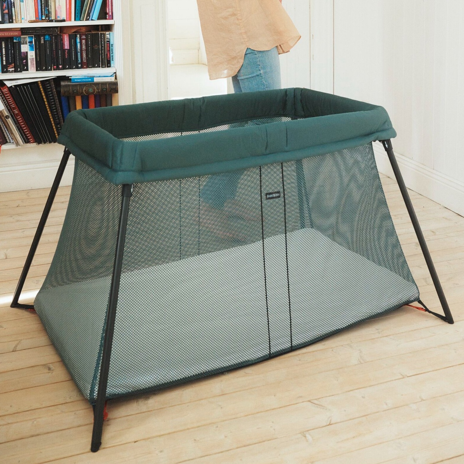 travel crib light