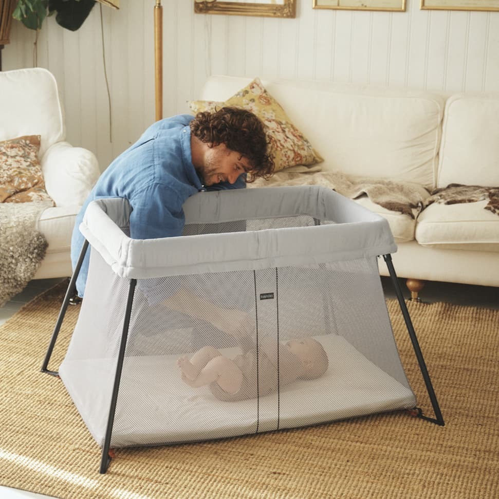 travel crib
