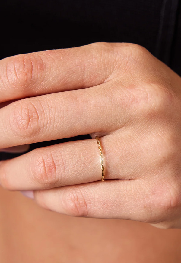 Loose Twist Ring