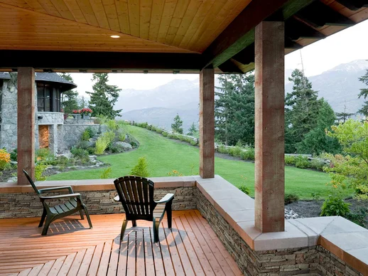 042123-BD-Shaded-Patio-Colorado-Dry-Motley-Gray-Wood-Column-Barn-Board-1500x1125-Red-Cherry