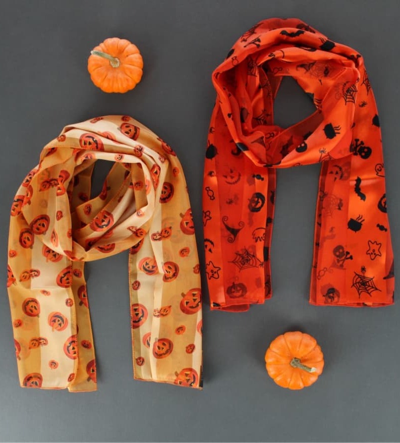 Pumpkin and bat scarf with two decorative pumpkins
