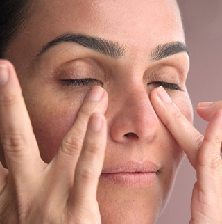 multi-task eye creme
