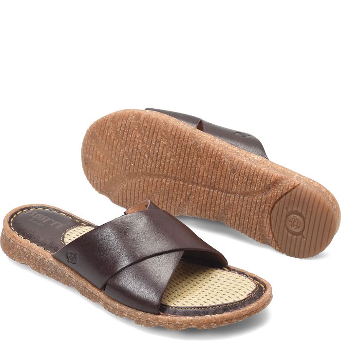 Hana Basic slide sandal in dark brown.