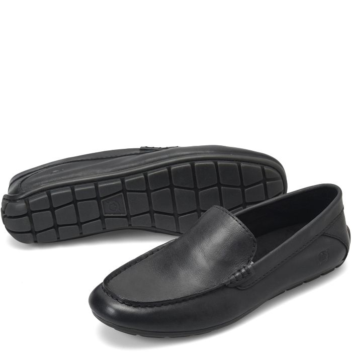 Liam loafer in black.