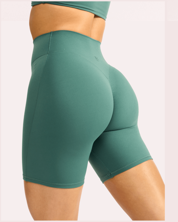 Aggressive Scrunch Short 7"