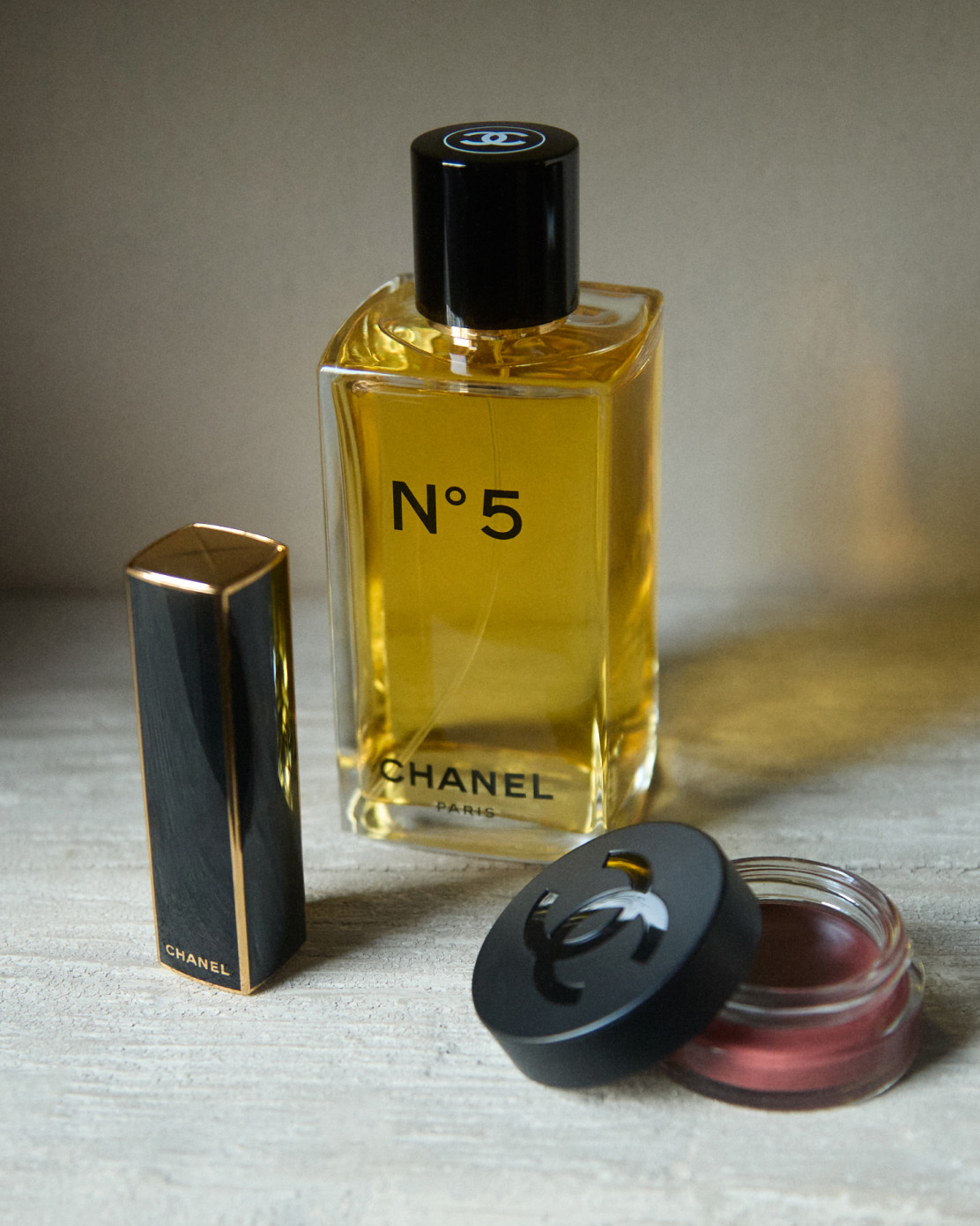 Explore all the chanel beauty looks from the red carpet during a special experience in boutiques