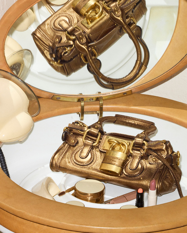Gold accents for the holiday mood
