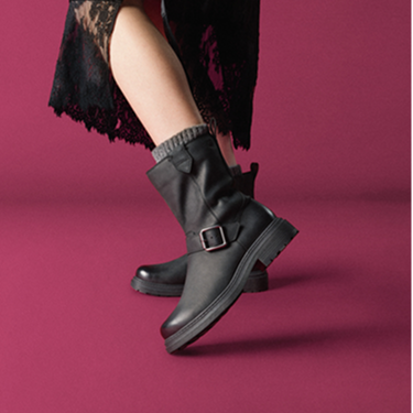 Shop Orinoco3 Bay Black Leather