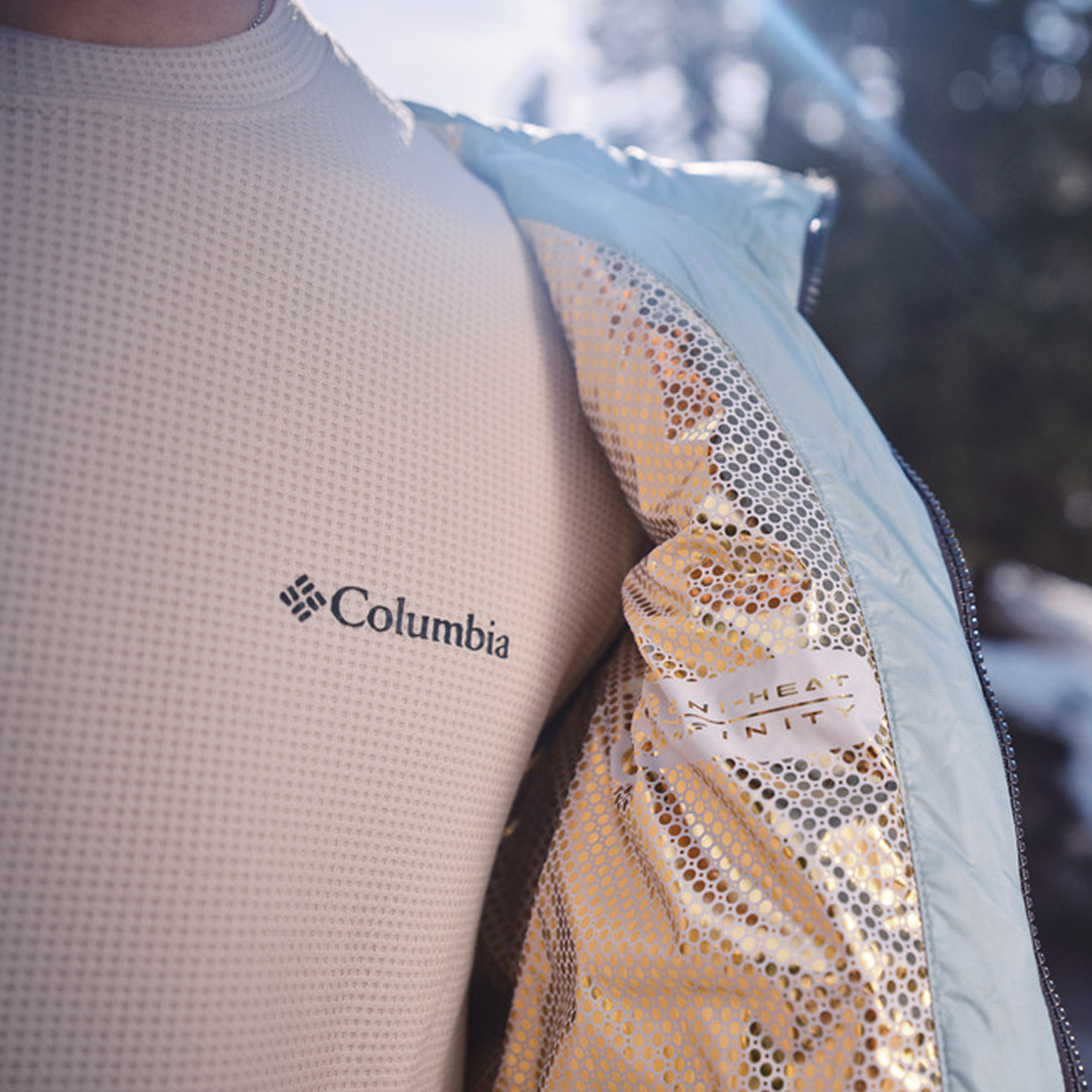 Close up of Omni-Heat infinity tech in the men's cloudview jacket 