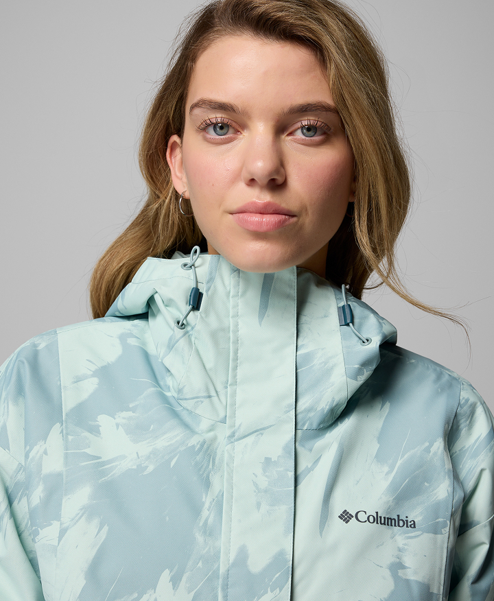 A woman wearing the Hikebound Jacket