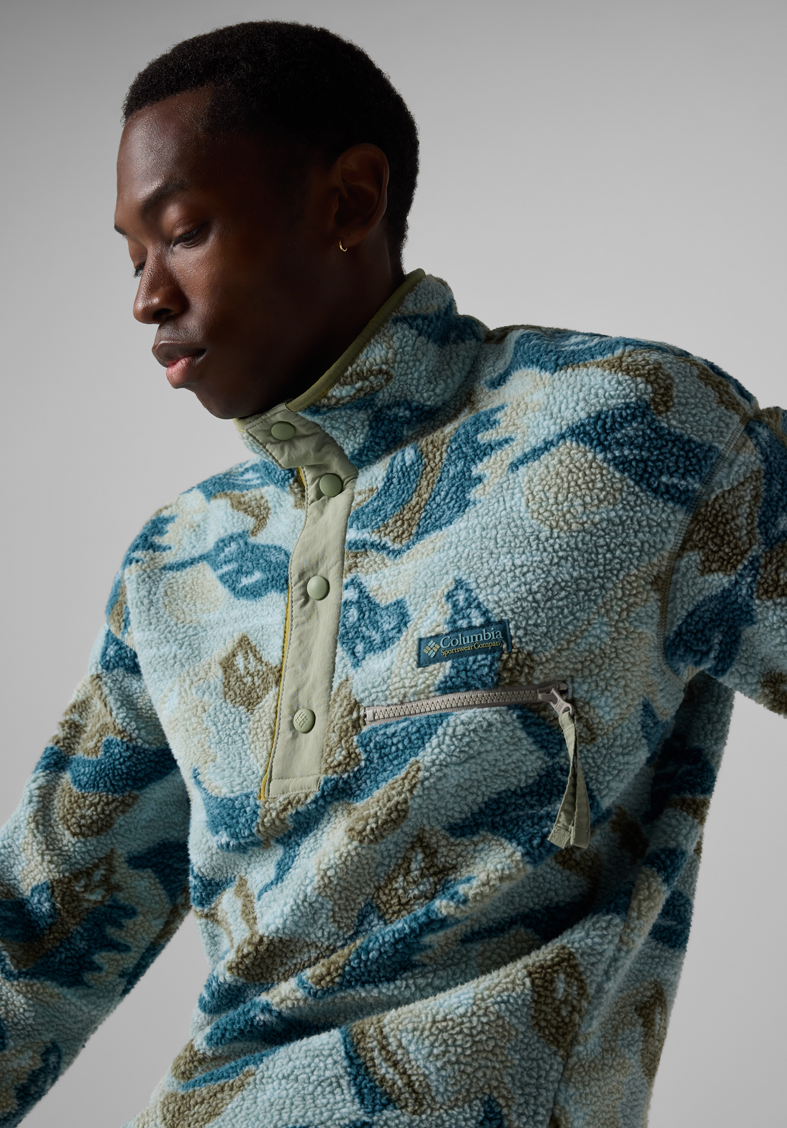 Man wearing blue patterned Helvetia Fleece