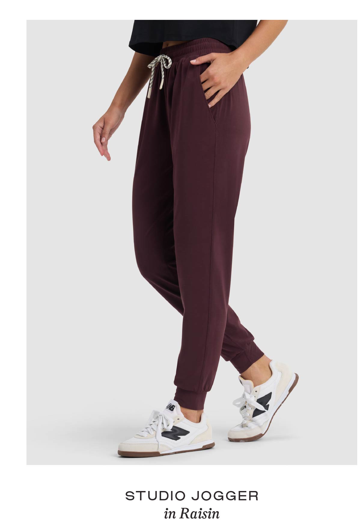 Studio Jogger in Raisin