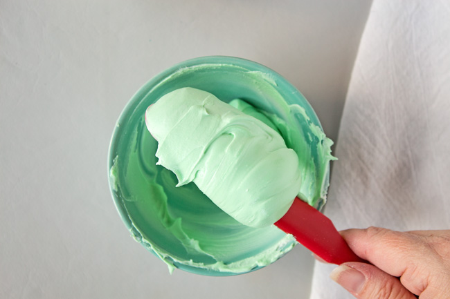 How to Color Royal Icing for Beautiful Sugar Cookies