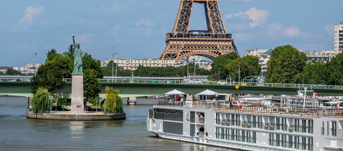 Radgrid Eiffel Tower Seine Paris