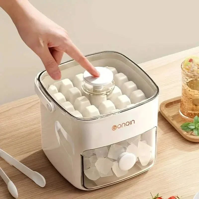 Image of Easy-Release Silicone Ice Cube Tray with Storage