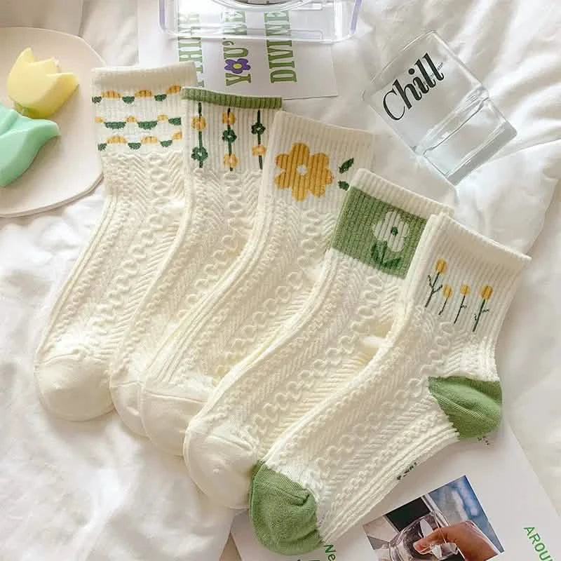 Image of 5-Pairs: Stylish Retro Floral Socks