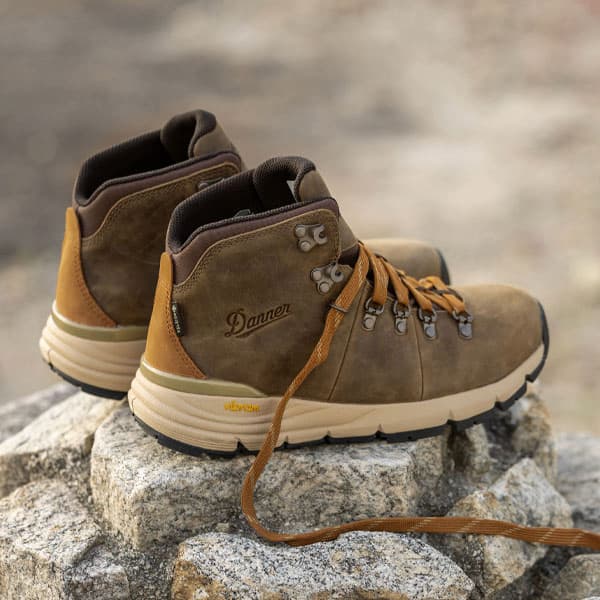 Pictured: 62294 - Mountain 600 Leaf GTX - Choc Chip/Roasted Pecan - Women's