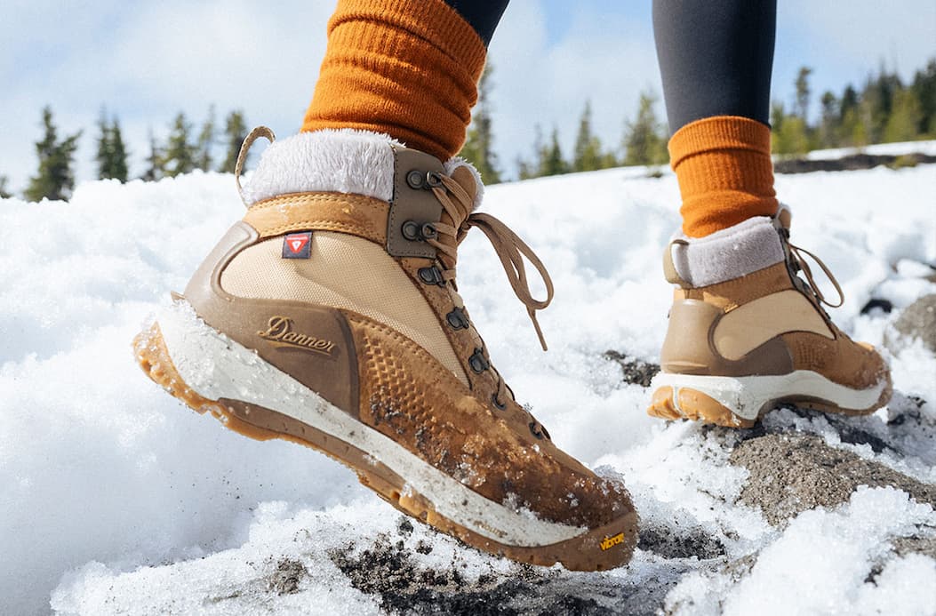 Pictured: Women's Inquire Winter in Bone Brown/Coyote 200G - 64572