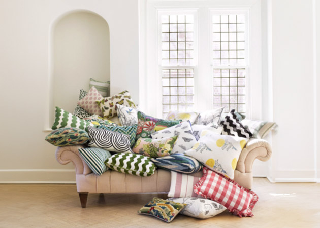 PILLOWS & POUFS