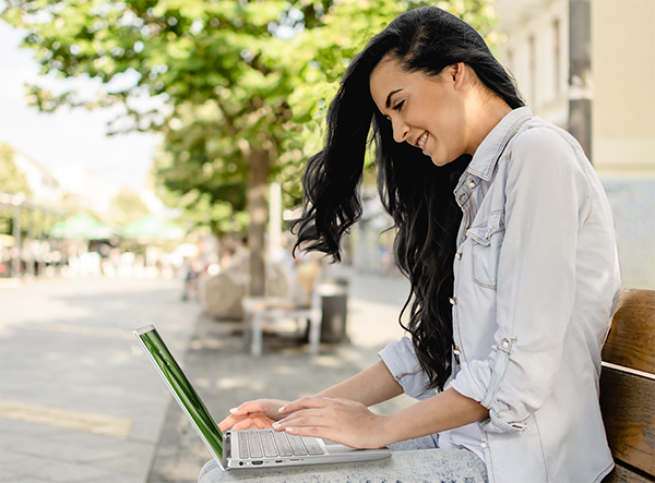 Woman Using an Inspiron 13 7000 Series Non-Touch Notebook