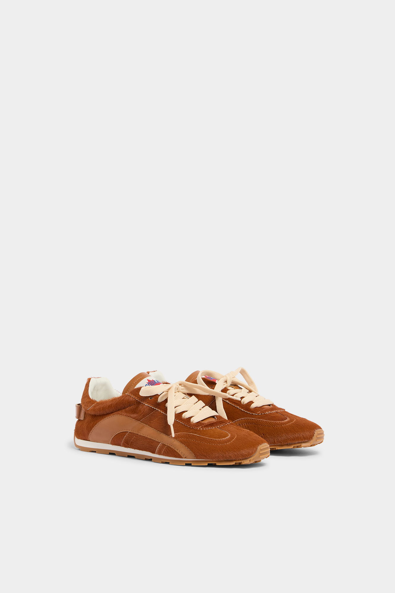 DC-642 Sneakers