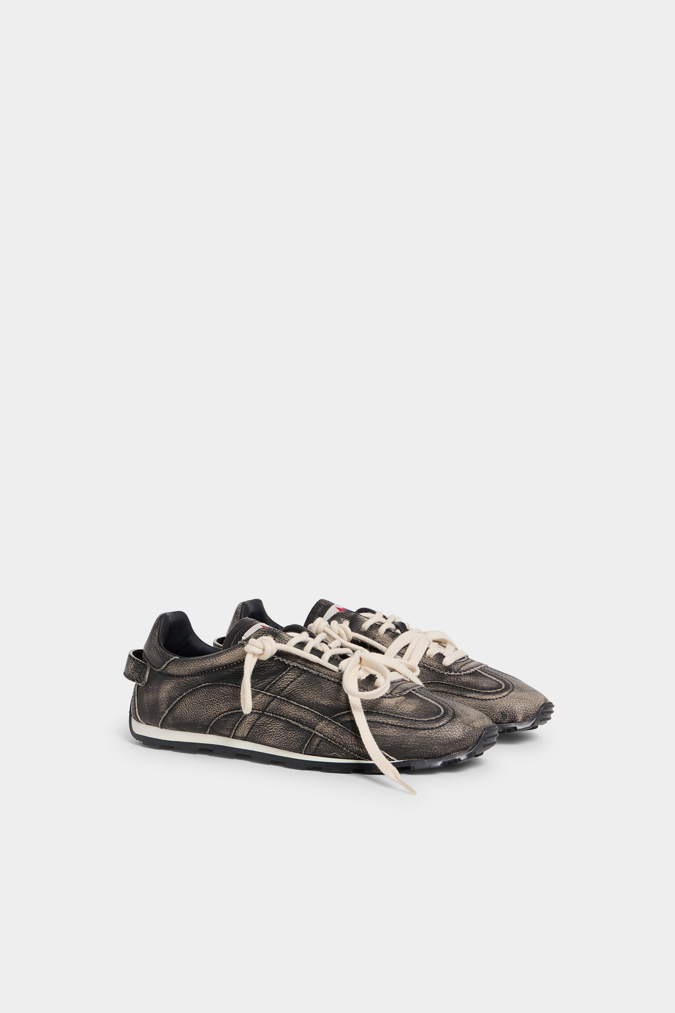 DC-642 Sneakers