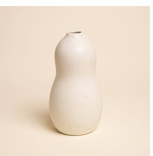 Contour Vase in Panna Cotta