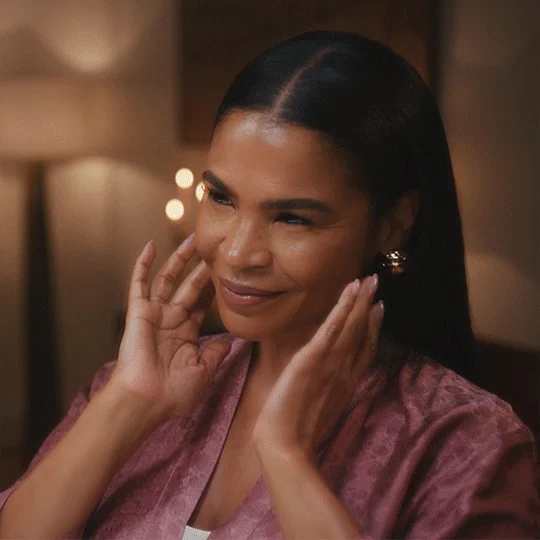 Nia Long dream date| Tonights plans staying in with Advanced Night Repair| The one serum that always delivers.|Relax. Renew. Glow all night. 