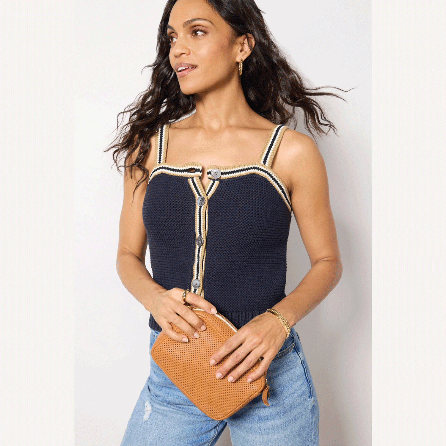 Rotating images of women in Alex Mill fashions