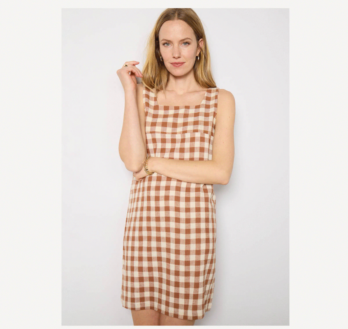 Rotating images of holiday looks and accessories.