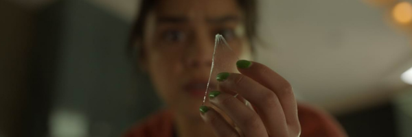 Kaitlyn Santa Juana holding a shard of glass in Final Destination Bloodlines
