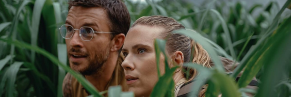 Jonathan Bailey and Scarlett Johansson in Jurassic World Rebirth