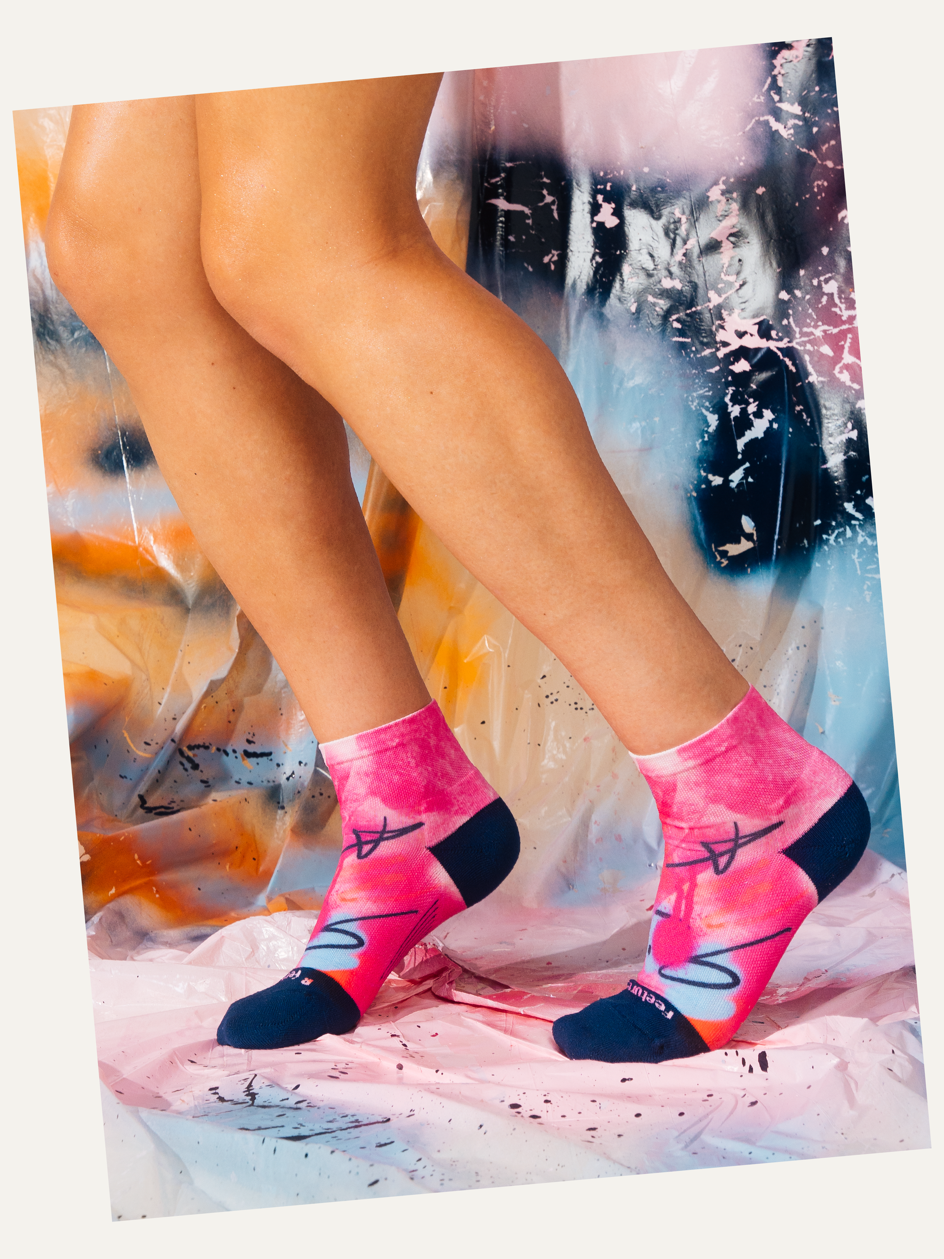 Woman wearing Feetures Feminine Grit socks
