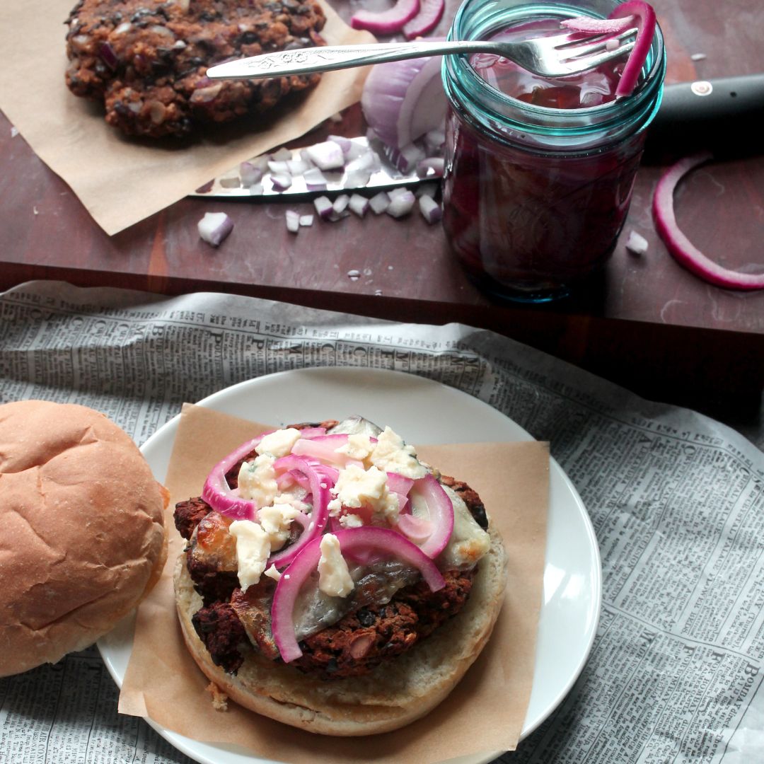 Recipe for black bean burger with pickled red onions
