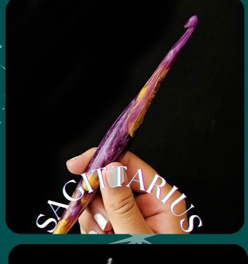 Sagittarius: 1 purple/gold hook
