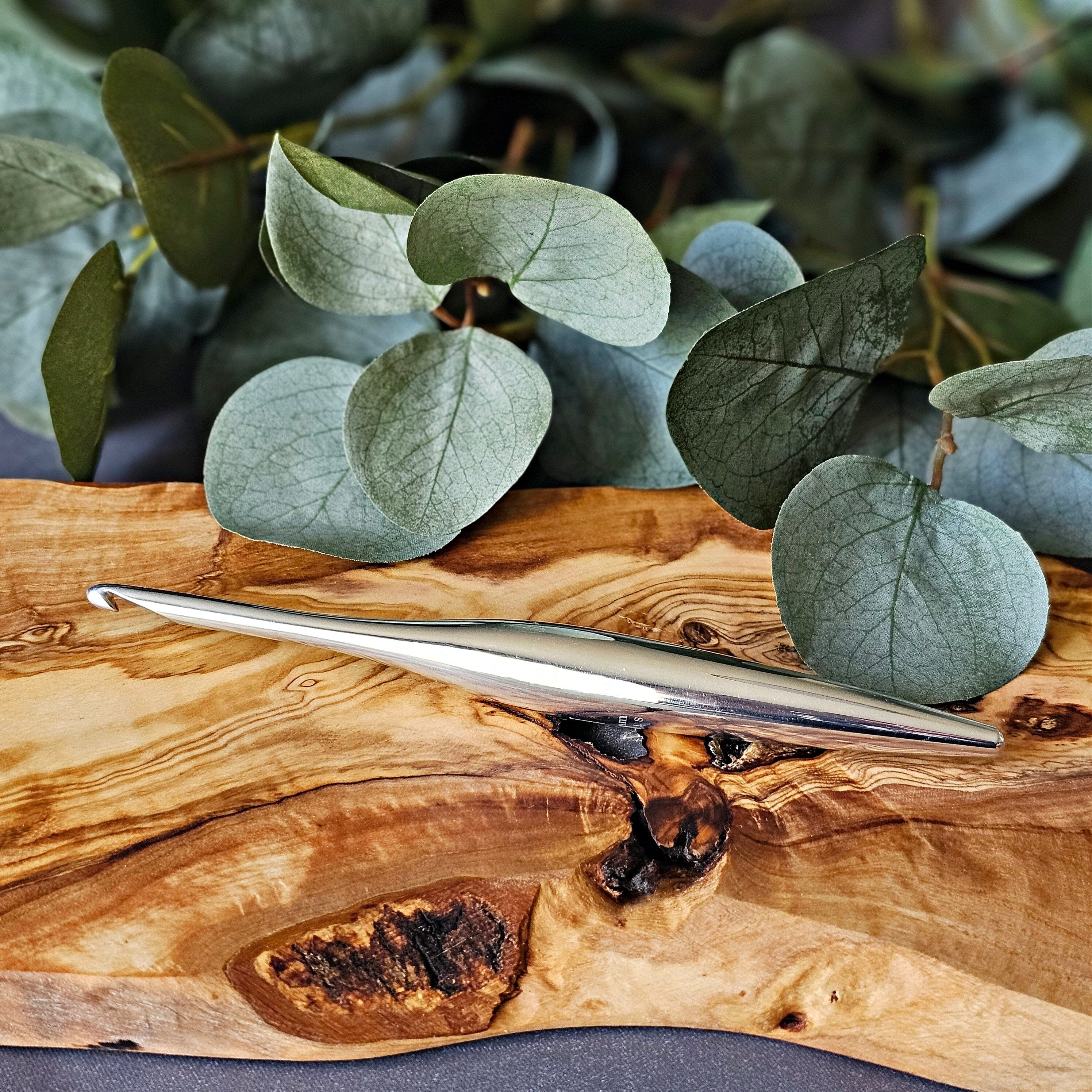 Image of Silver Streamline Metal Crochet Hooks