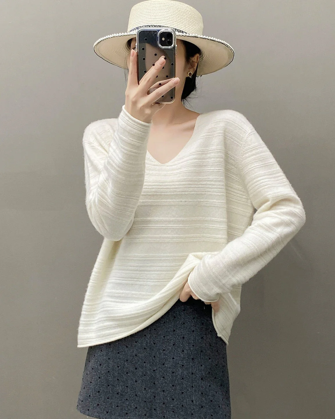 Image of Cashmere V-Neck Loose-Fitting Versatile Sweater
