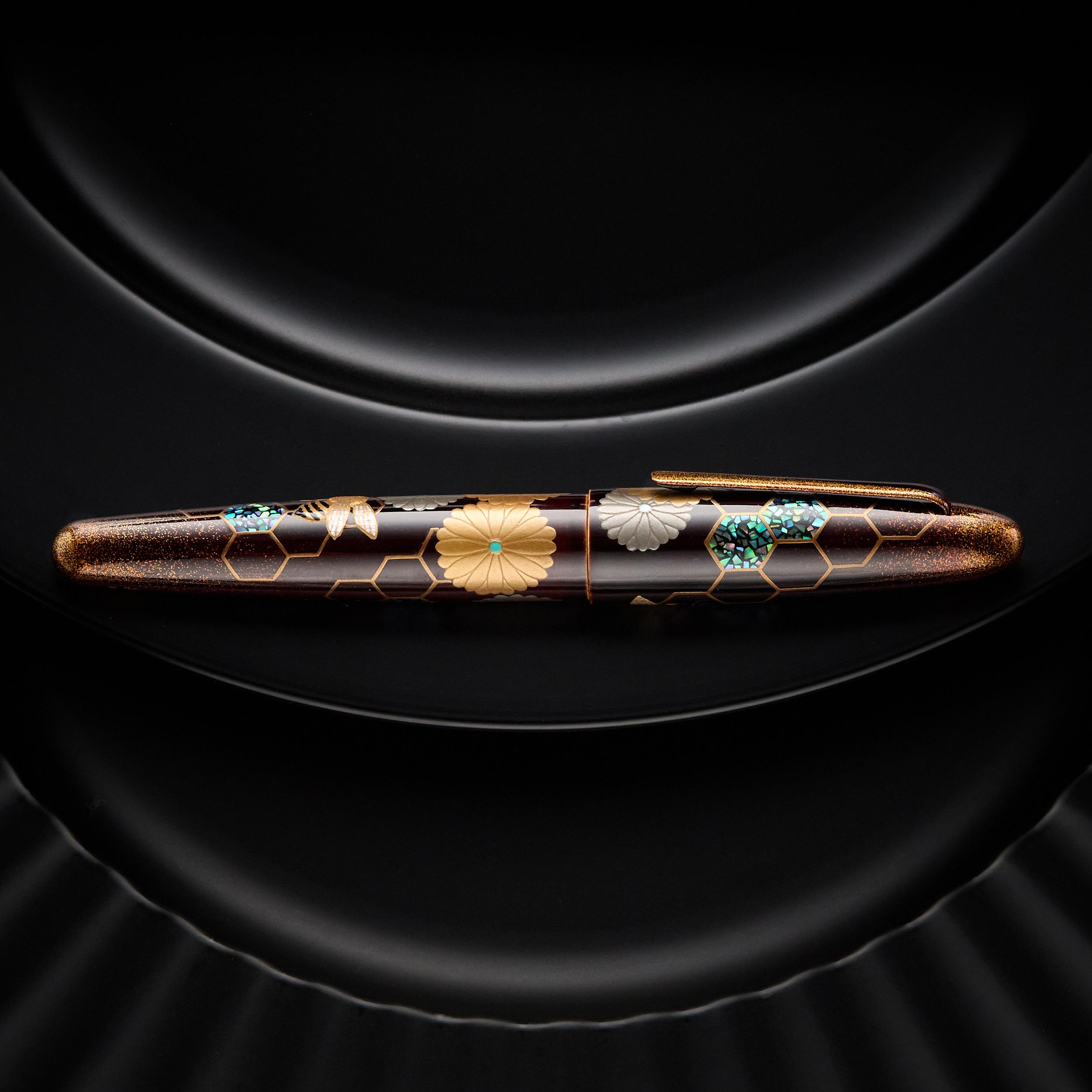 TACCIA Empress Maki-e Fountain Pen - Imperial Honeybee (Limited Edition)