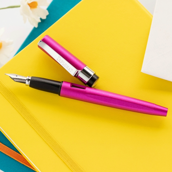 Diplomat Magnum Fountain Pen - Hot Pink