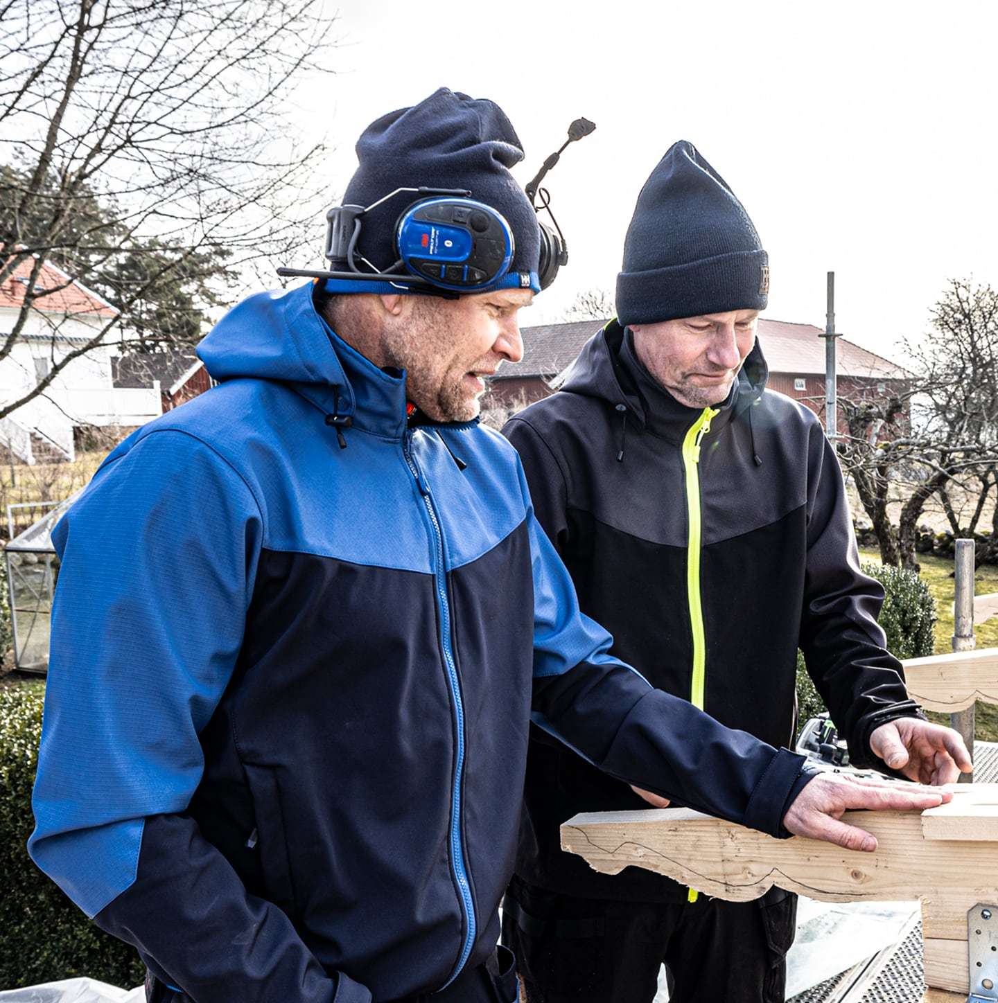 Men working in Helly Hansen Workwear