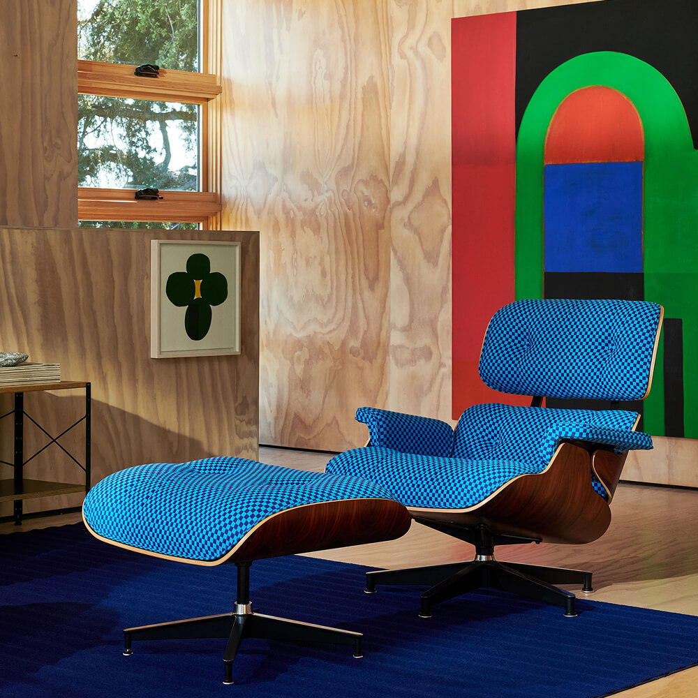 Lounge Chairs & Ottomans