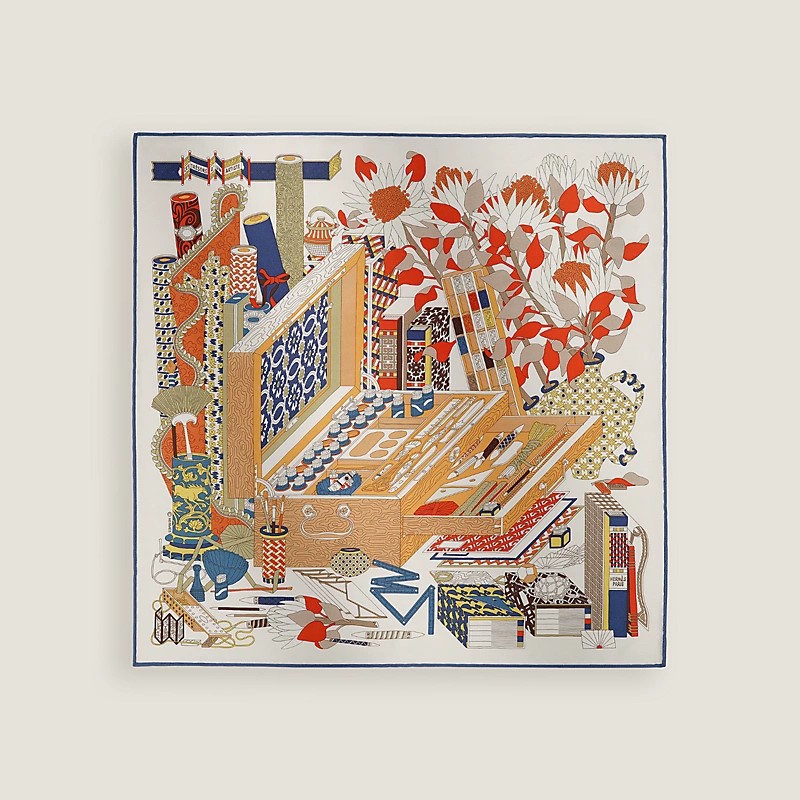 image of the Les Tresors d'un Artiste scarf 45
