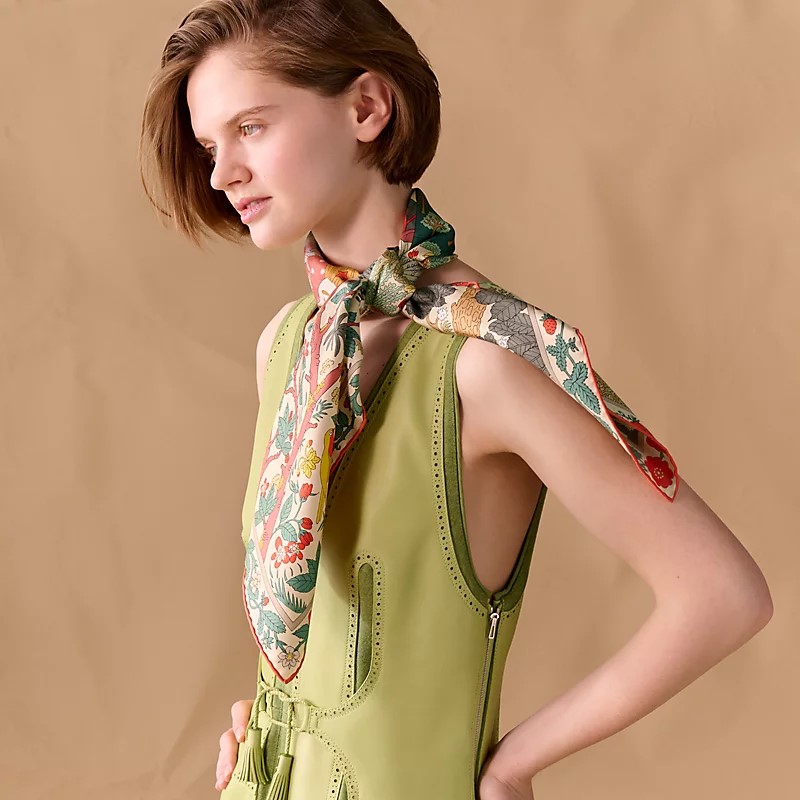 Image of Dans les Bras de Selene scarf 90