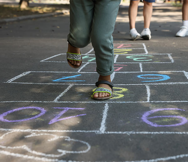 Article: 15 Family Games to Play Outside.