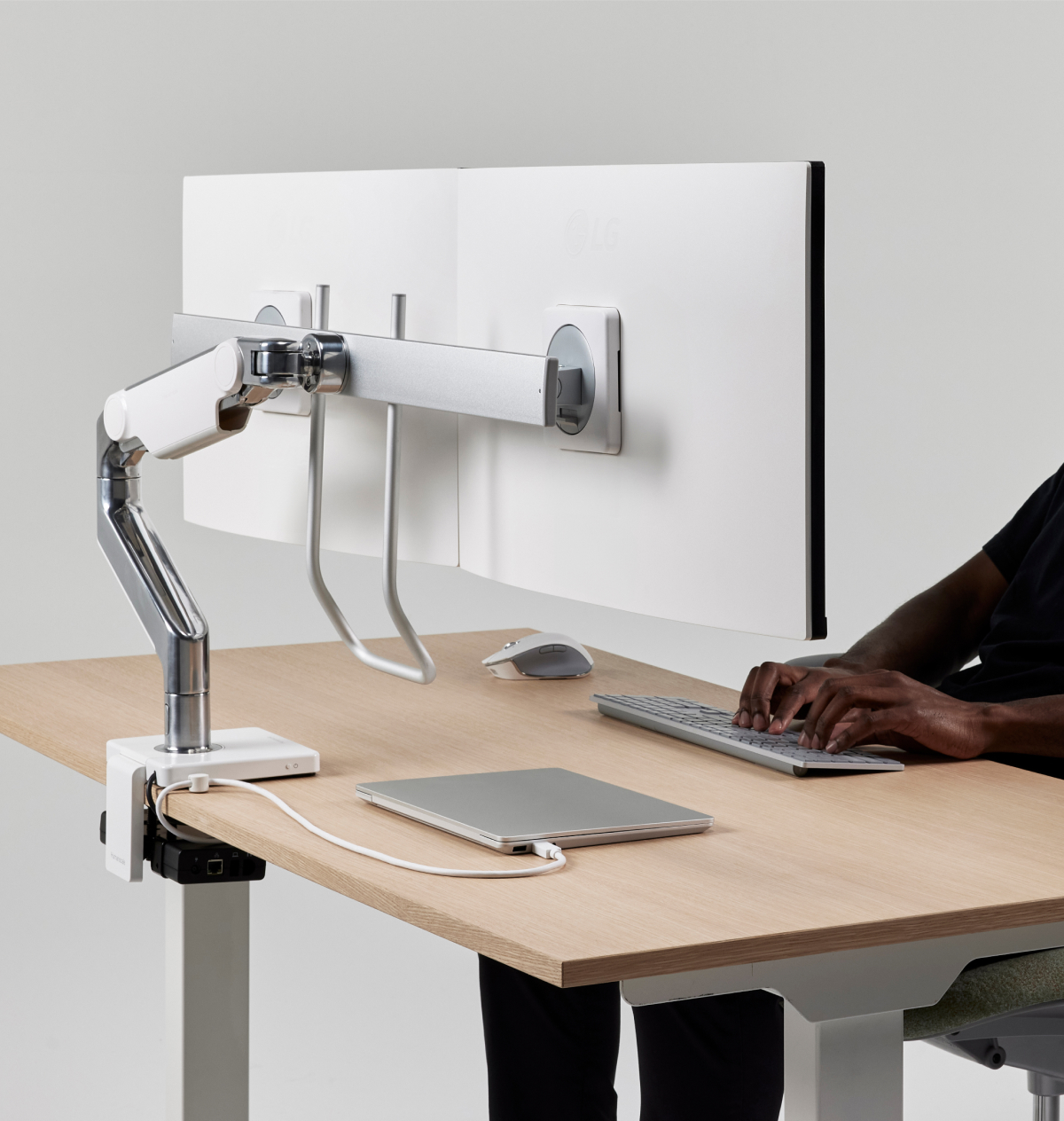 M8.1 Monitor Arm