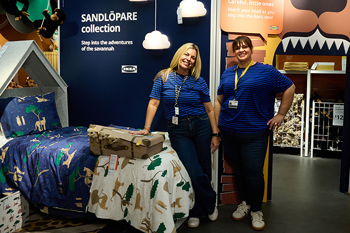 IKEA coworkers displaying SANDLÖPARE collection items